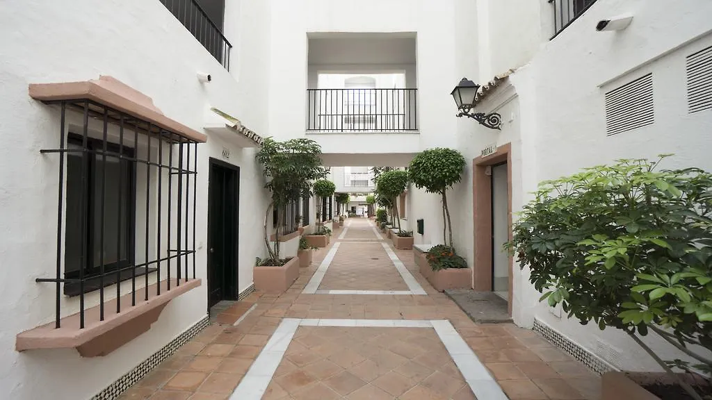 マルベーリャClub Jardines Del Puertoアパートメント