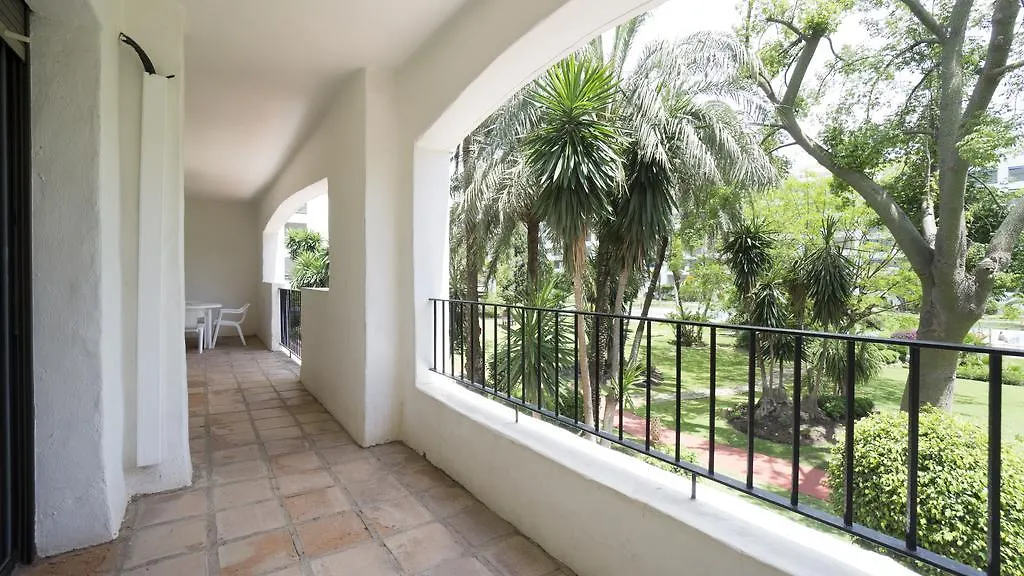 マルベーリャClub Jardines Del Puertoアパートメント