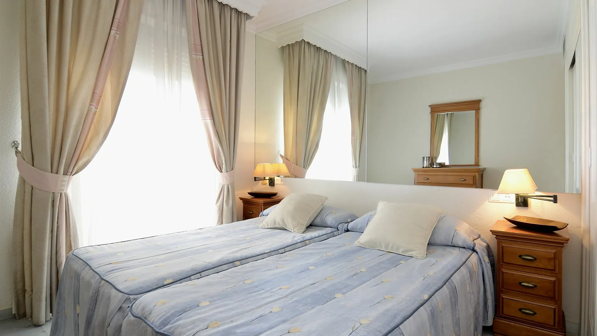 アパート マルベーリャClub Jardines Del Puertoアパートメント